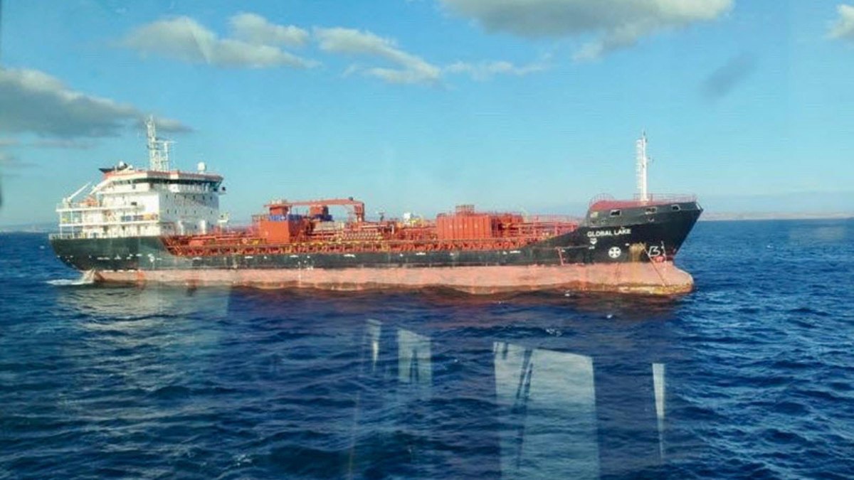 Çanakkale Boğazı’nda makine arızası yapan gemi akıntıyla birlikte sürüklendi