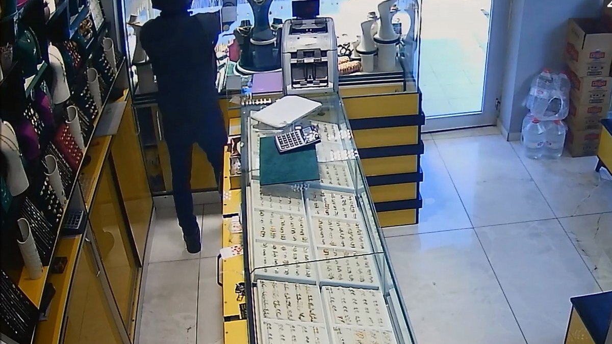 Adana’da soyguncuyu dövmesi ele verdi