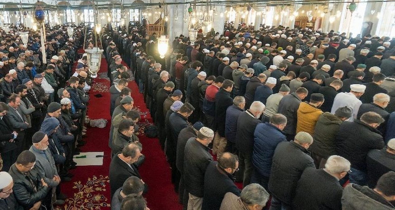 İstanbul Valiliği’nden cuma namazı kararı
