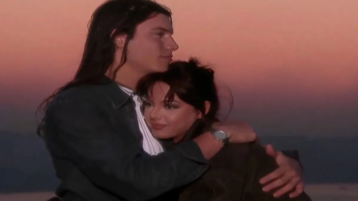 Ebru Gündeş’in biricik aşkı, bir anda sırra kadem basmıştı…Bir dönemin efsane mankeni Berke Hürcan’ı yıllar teğet geçmiş…